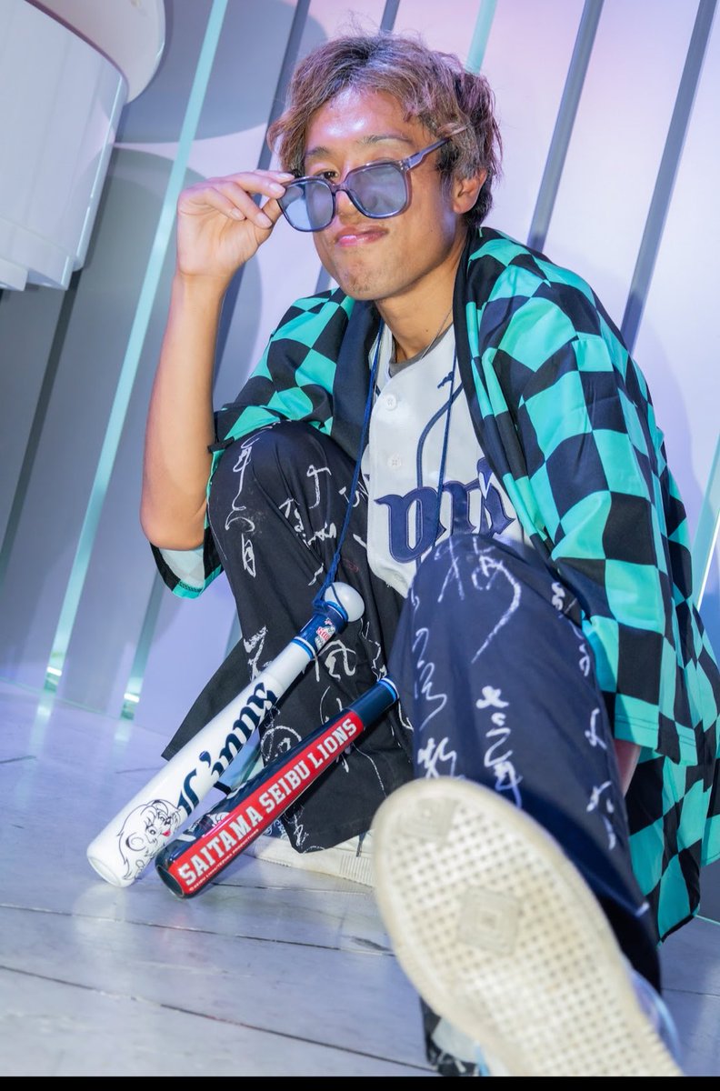 KuzuDragon92's tweet image. 昨日のハロウィンパーティー🥳🎃にて撮ってもらいました！😀野球シンガー若林のアー写が欲しかったので大事に保存しておきます！