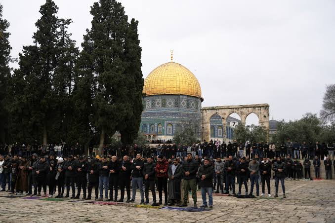 syed_bacha's tweet image. ‼️‼️ ایک ہوں مسلم حرم کی پاسبانی کے لیے
نِیل کے ساحل سے لے کر تا بخاکِ کاشغر

📮قبلہ اول اور مسجد اقصی میں نمازی یہ دعا کر رہے ہیں کہ اللہ اللہ کر کے جو امن  معاہدہ ہوا ہے اس کو نافذ کرنے کے لئے مسلمان افواج تعینات ہوں نا کہ صرف مغربی ممالک کی افواج۔ 

📮حماس سمیت سب فلسطینی یہ…