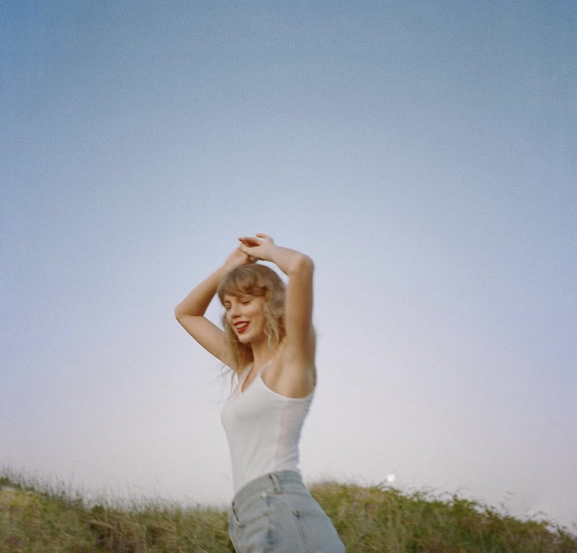 itziarxrep's tweet image. The best people in life are free…🕊️🩵✨
I can't explain in words how special this album is to me🥹
Happy #11YearsOf1989 and #2YearsOf1989TaylorsVersion 🫶🏻