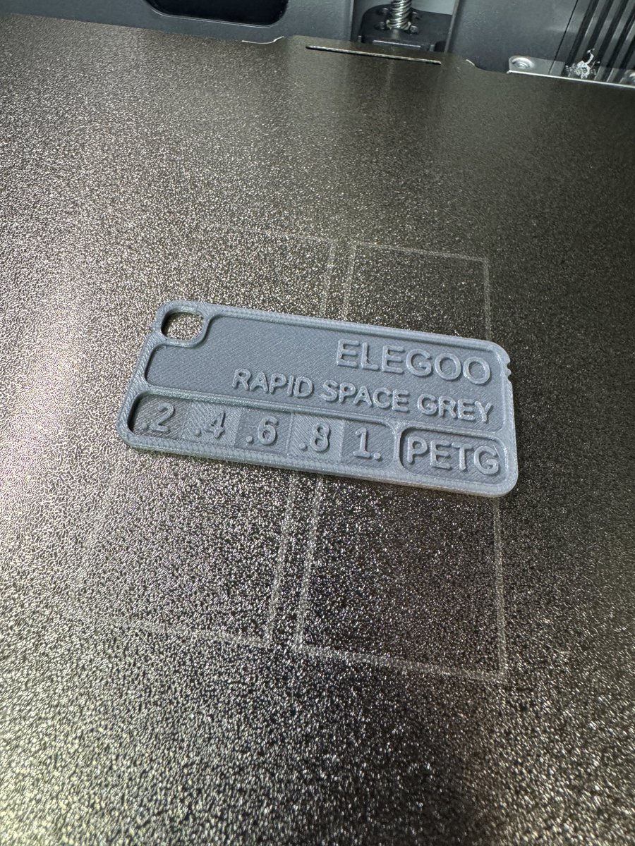 Khons_moon's tweet image. 特に設定弄る事もなく綺麗に印刷された！
テスト線がPLAより汚いから不安になったけど、出来上がりは問題無し。

ちなみにグレーの綴りなんか違うなと思ったんだけど、イギリス英語だとこれで合ってるらしい。パッケージみたら香港のメーカーみたいだからイギリス英語なのかな？？

#BambuLab #P2S