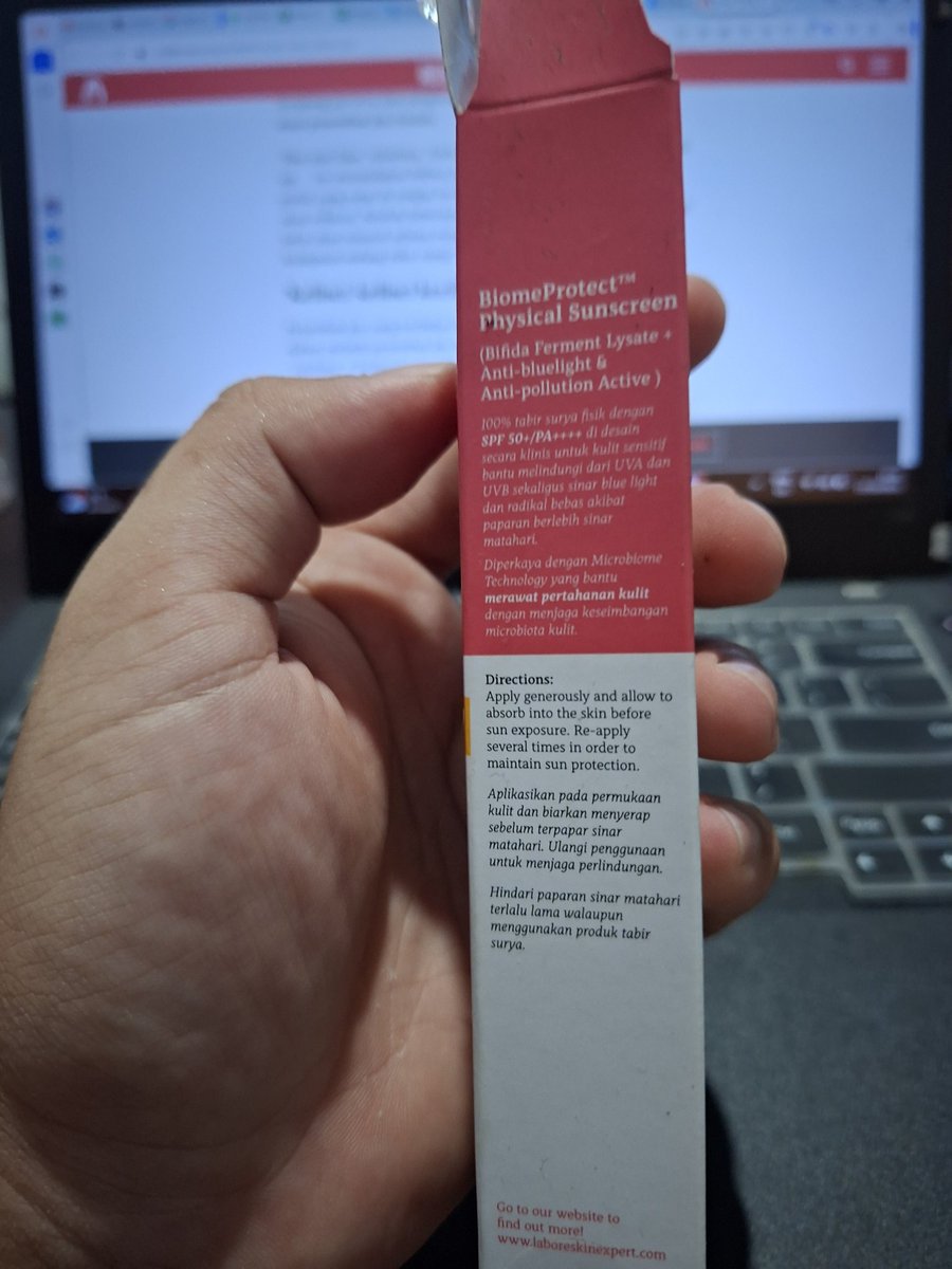 pancabagusa's tweet image. Aku GA-in aja ya ini Sunscreen dari Labore "for sensitive skin" namun buat aku ga cocok! Baru 2x dikit pemakaian aja. 
Bener memang mahal belum berarti baik dan cocok utk kita. Tp siapa tahu kalian ada yg cocok, cukup ganti ongkir aja ya! 

Retweet dan komentar dom kalian ya!