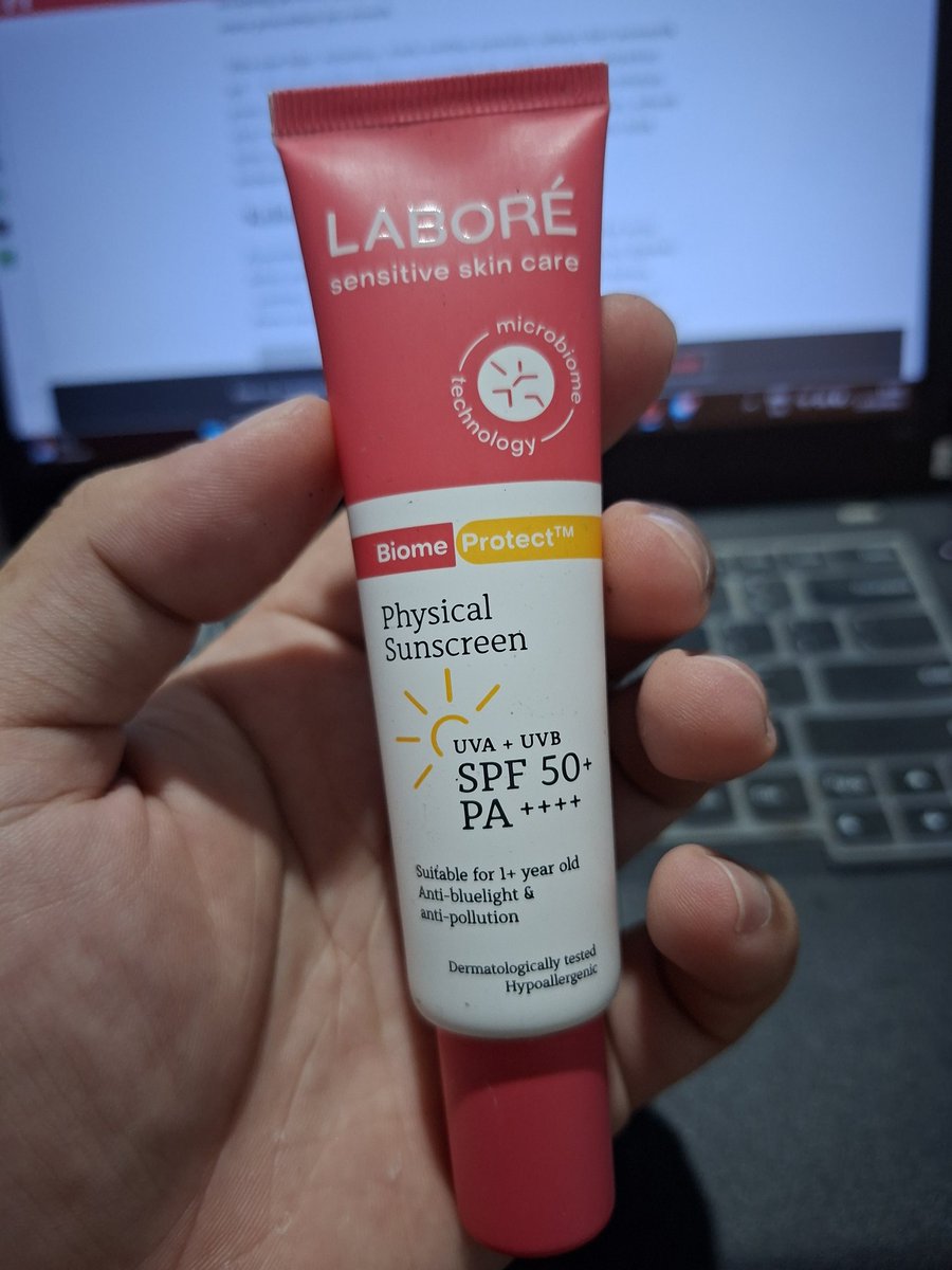 pancabagusa's tweet image. Aku GA-in aja ya ini Sunscreen dari Labore "for sensitive skin" namun buat aku ga cocok! Baru 2x dikit pemakaian aja. 
Bener memang mahal belum berarti baik dan cocok utk kita. Tp siapa tahu kalian ada yg cocok, cukup ganti ongkir aja ya! 

Retweet dan komentar dom kalian ya!