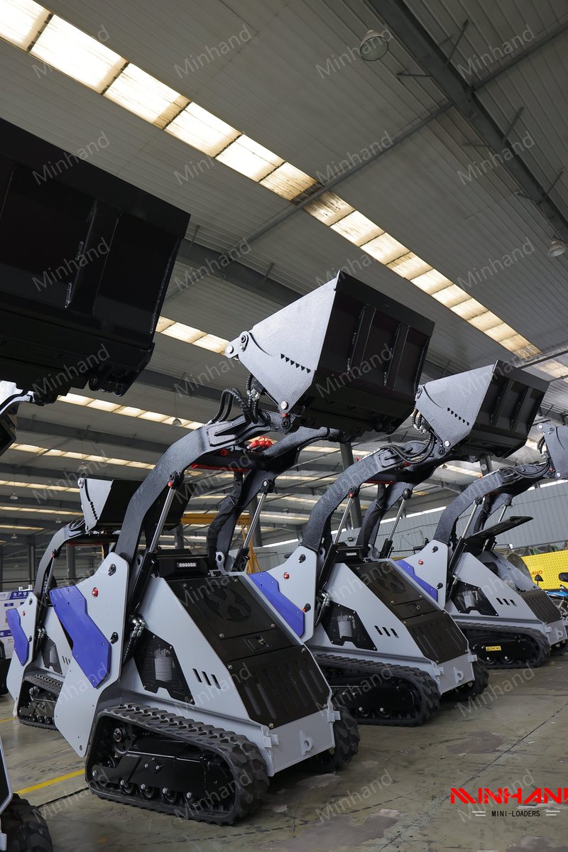 MINHAND2025's tweet image. 💪 Power meets precision — MH925 mini skid steer loader delivers high performance in tight spaces. Perfect for construction, farms &amp;amp; landscaping.
🌐 minhandequipment.com
#mh925 #minhand #compactloader #construction #efficiency