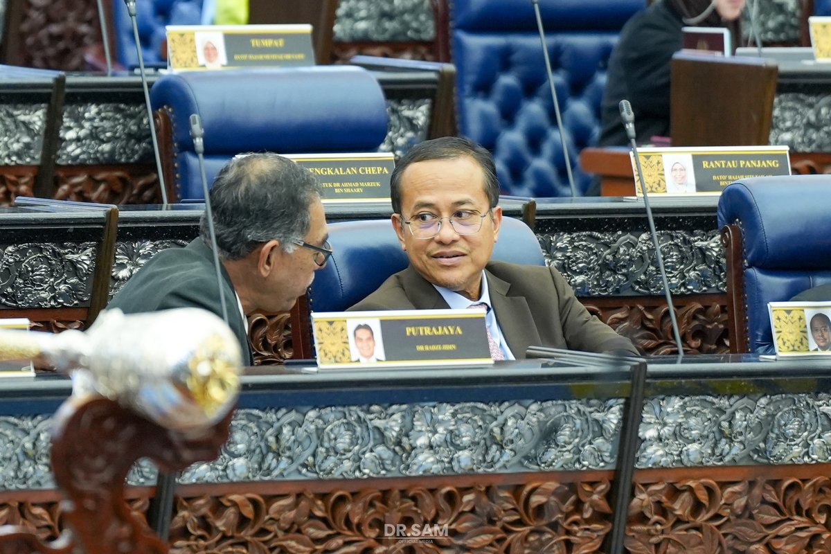 Alhamdulillah, Parlimen hari ini menyaksikan rakan-rakan Perikatan Nasional terus membawa isu berkaitan kepentingan rakyat dan masa depan negara, di samping turut berlangsungnya perbahasan Rang Undang-Undang Perbekalan 2026 Peringkat Dasar.

Antaranya, Dr. Ahmad Fakhruddin (Kuala