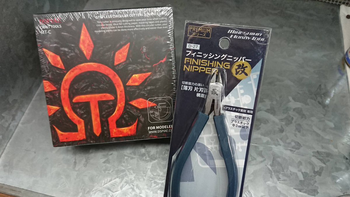 Sinmora's tweet image. 気になってたサークルカッターと薄刃ニッパー新調した(´･ω･｀)