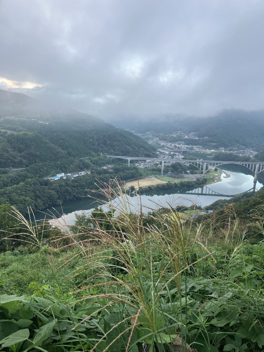 みなさん
お疲れ様です。
今は、ネットの
時代！Yahooや
Google。etc…
A Iまで出現…
LINE、messenger
X。など…
なんでも、早く
検索。専門的な事
まで..
しかも、四国の山奥
でも、通信制度の
良さやスピード、
正確に伝わる。
便利になった分
人の助け合いや
感性の深さ、厚み
が薄れた時代に..