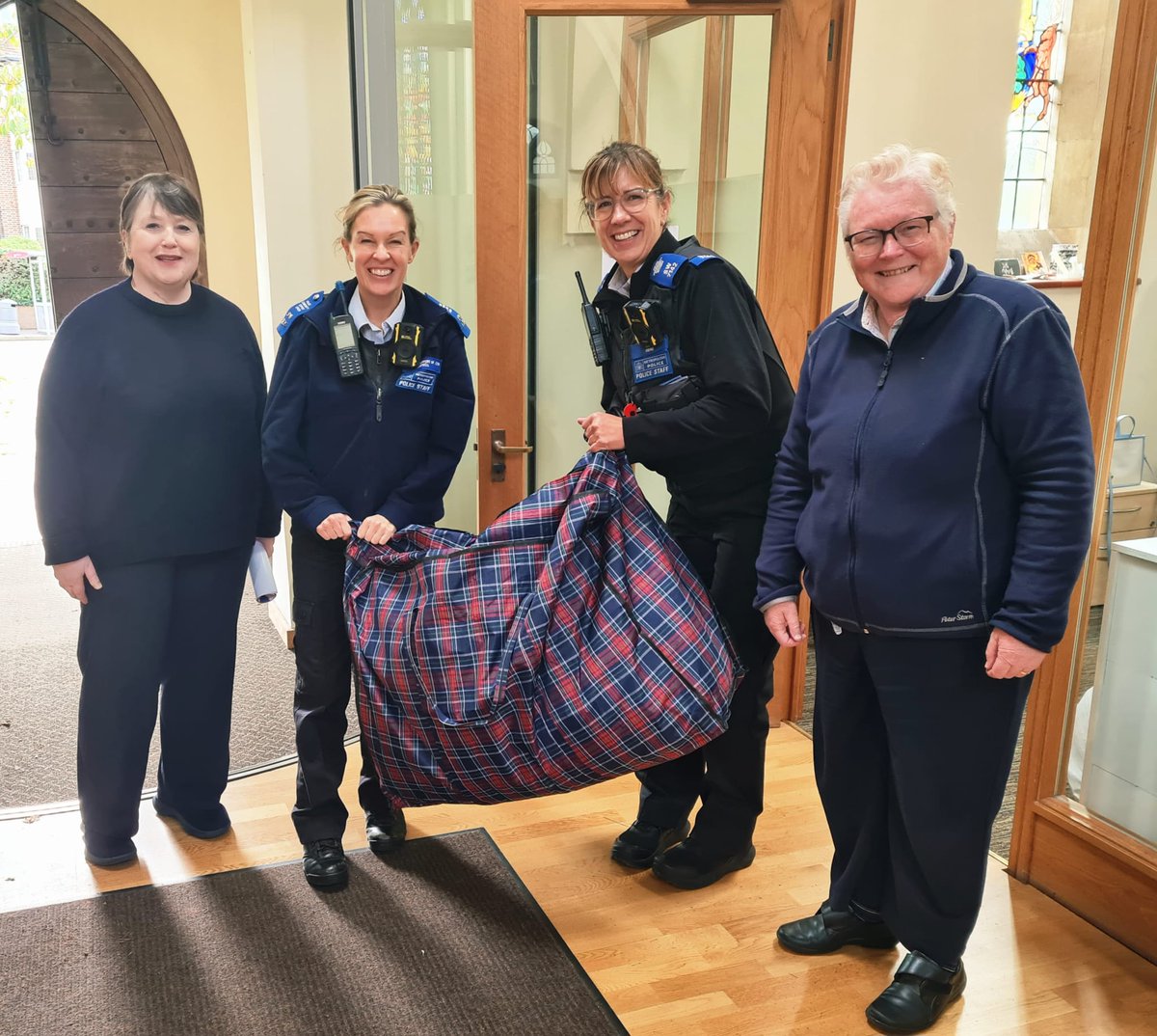 #Surbiton St Mark's &amp; St Matthew's church are collecting warm weatherproof winter coats for <a href="/WrapUpLondon/">Wrap Up London</a> 
On Saturday the PCSOs for Surbiton delivered a sack of coats for us! 
St Marks 9.30-16.00 in week &amp; Saturday 12.30-14.00
09.00-15.00 in the week @ St Matthew's, not Thursday