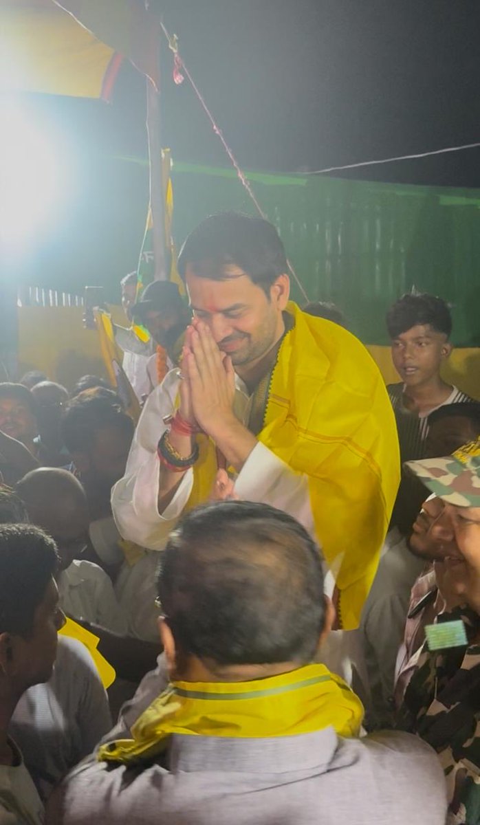 जिस मां (मरछिया देवी) ने लालू प्रसाद यादव जैसे सामाजिक न्याय के वीर योद्धा गरीबों का आवाज को जन्म दिया,उस मां के बारे में सबको पता होना चाहिए था।
लेकिन दुर्भाग्यपूर्ण कोई नहीं जानता था,आज पोते के वजह से सब जान गए।
#महुआ वालों सामाजिक न्याय के लिए तेज प्रताप यादव को जीता देना।