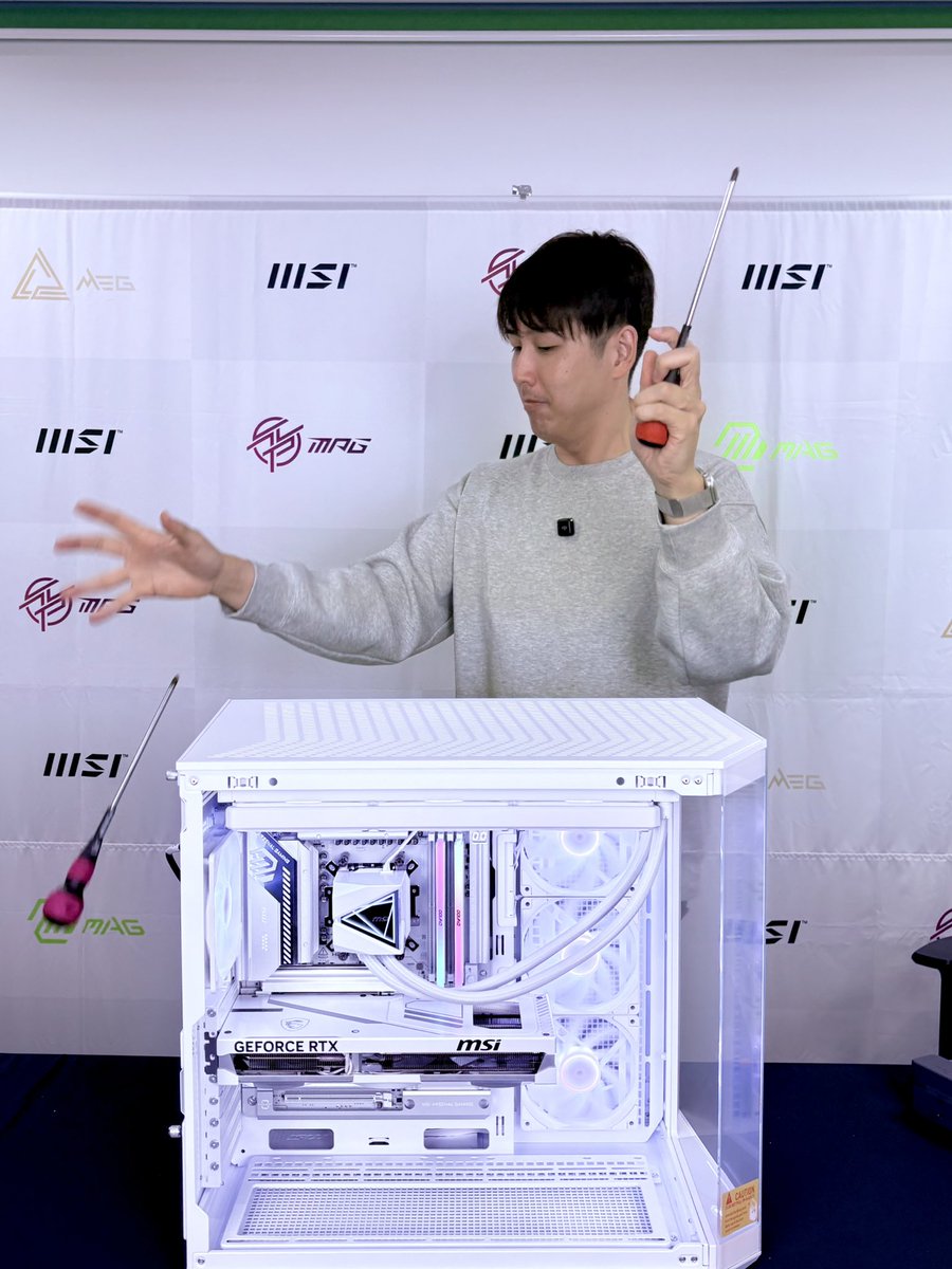 msicomputerjp's tweet image. 🔧清水さんが組み立てたPC✨
見ただけで腕の良さが伝わる…！
さすがの仕上がりです(`•∀•´)✧

ただ今清水さん配信中▶️youtube.com/live/oFnsYohyy…

#MSI #自作PC #PCbuild