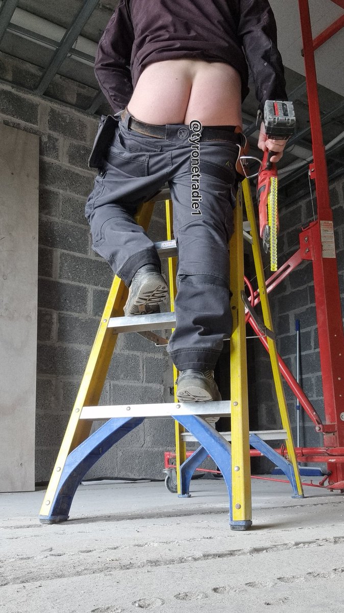 Anyone  want  a ceiling put up😈👷🍑