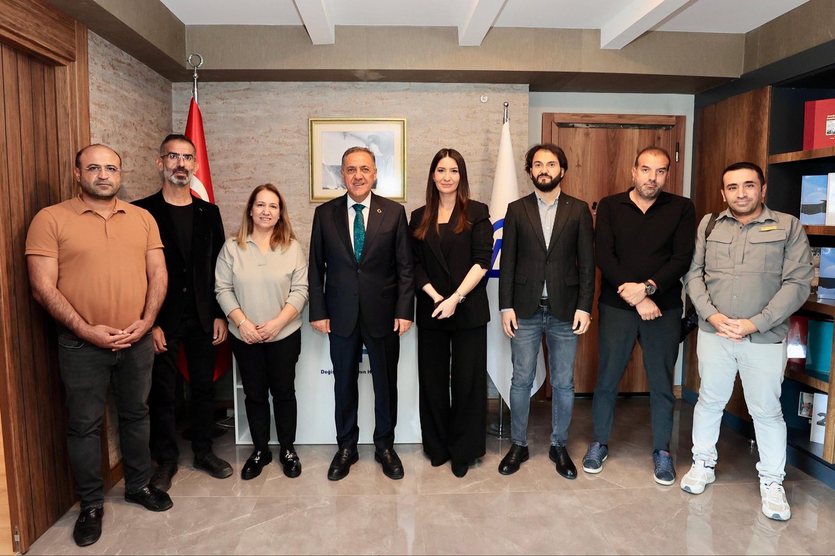 📍 Diyarbakır,

Anadolu Ajansı Diyarbakır Bölge Müdürü Sn. Sema Kaplan’a hem hayırlı olsun,  hem de iade-İ ziyarette bulundum.
Nazik ev sahipliği ve samimi sohbeti için teşekkür ediyor, çalışmalarında başarılar diliyorum.