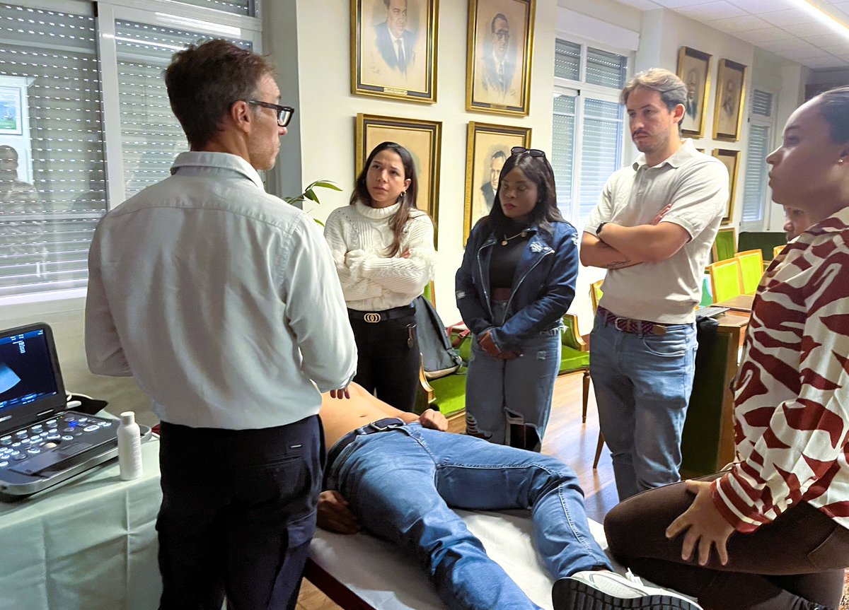 👉 La ecografía salva vidas y mejora la capacidad resolutiva del médico. El <a href="/ColegioMedCReal/">Colegio Médicos CR</a> celebra el Curso de Ecografía en Urgencias y Emergencias, con talleres prácticos y docentes expertos. 👉 Objetivo: un médico, un ecógrafo.
▶️ Más info: f.mtr.cool/zjrisnxeju