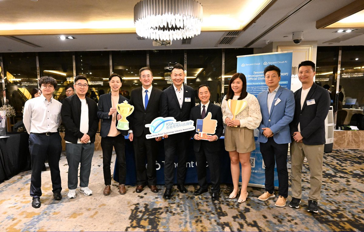 tencentcloud's tweet image. We were proud to sponsor the #HKRTIA’s 22nd Anniversary Dinner last week, celebrating #retail innovation! At our booth, together with our partner Nexify, we showcased #TCADP by #TencentCloud and were honored by the visit from Bernard Chan, JP, Under Secretary for Commerce and…