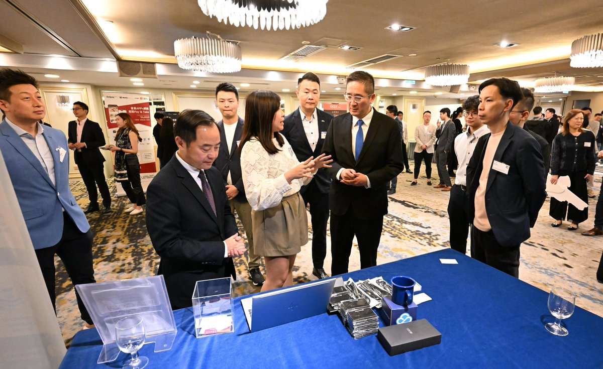 tencentcloud's tweet image. We were proud to sponsor the #HKRTIA’s 22nd Anniversary Dinner last week, celebrating #retail innovation! At our booth, together with our partner Nexify, we showcased #TCADP by #TencentCloud and were honored by the visit from Bernard Chan, JP, Under Secretary for Commerce and…