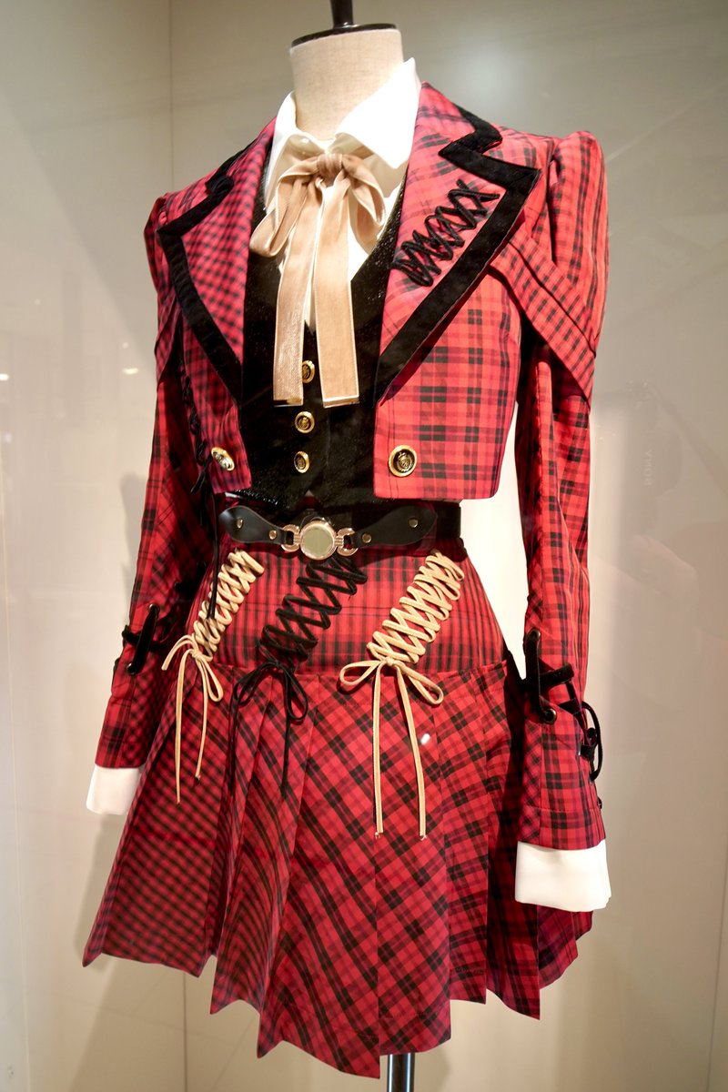 会場の外に展示してある衣装👗 「久しぶりのリップグロス」 #千葉恵里