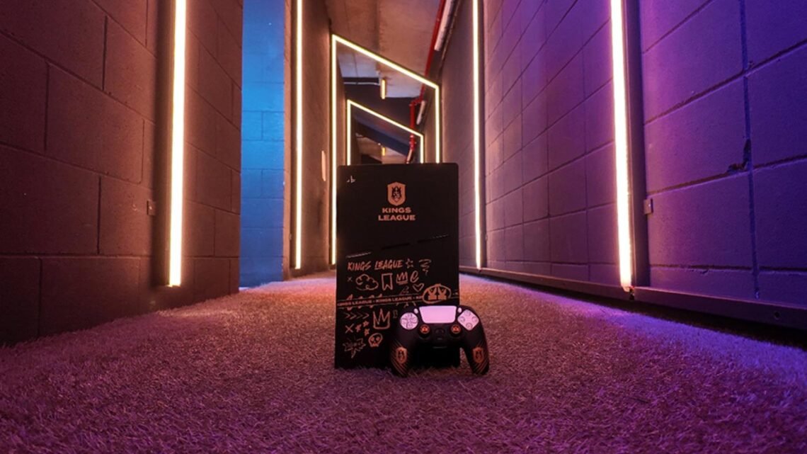 NoesPais's tweet image. ¡La Kings League se mete de lleno en el gaming!
@bladegear_  lanza los accesorios oficiales PS5, Switch 2 con licencia oficial.
Vive la @KingsLeague como nunca dentro y fuera del campo. Ya en Amazon, GAME, Fnac y MediaMarkt. #KingsLeague #Gaming #BladeTech
noespaisparafrikis.com/blade-lanza-su…