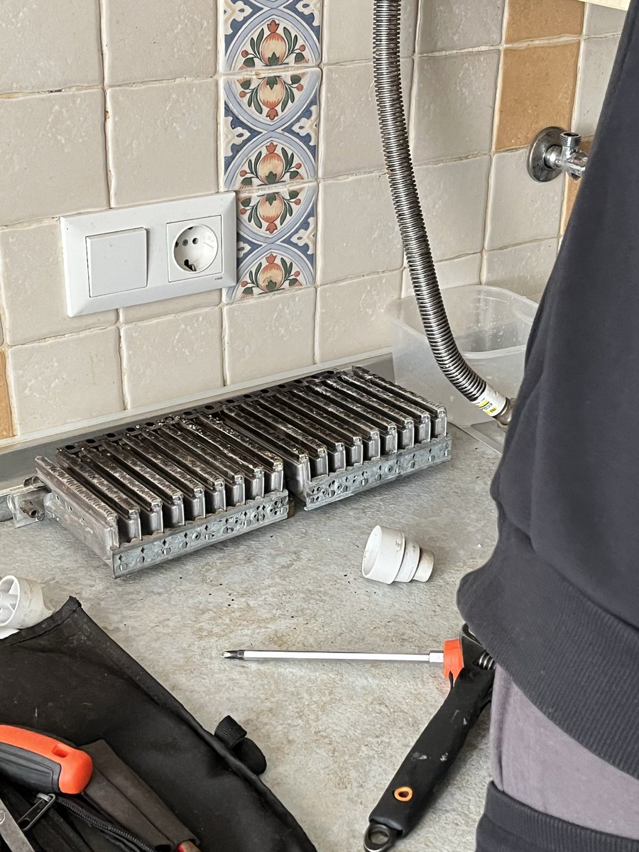 Ніхріна собі в старій газовій колонці було оперативки