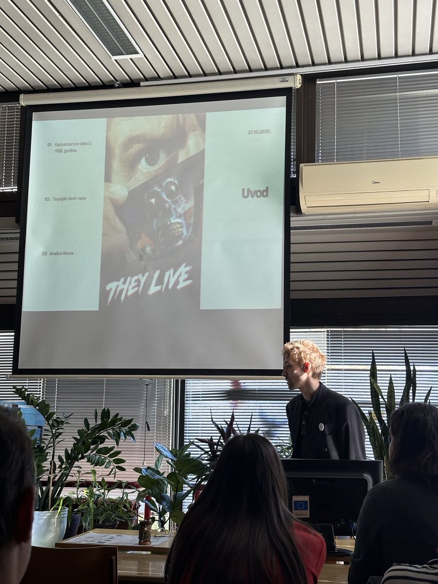 svice_rs's tweet image. Naš Laki pravo iz pritvora po diplomu!

Lazar Dinić je danas diplomirao na Filozofskom fakultetu Univerziteta u Novom Sadu sa ocenom 10! ❤️

Čestitamo Laki, želimo ti još mnogo uspeha i još više slobode.✊🏽