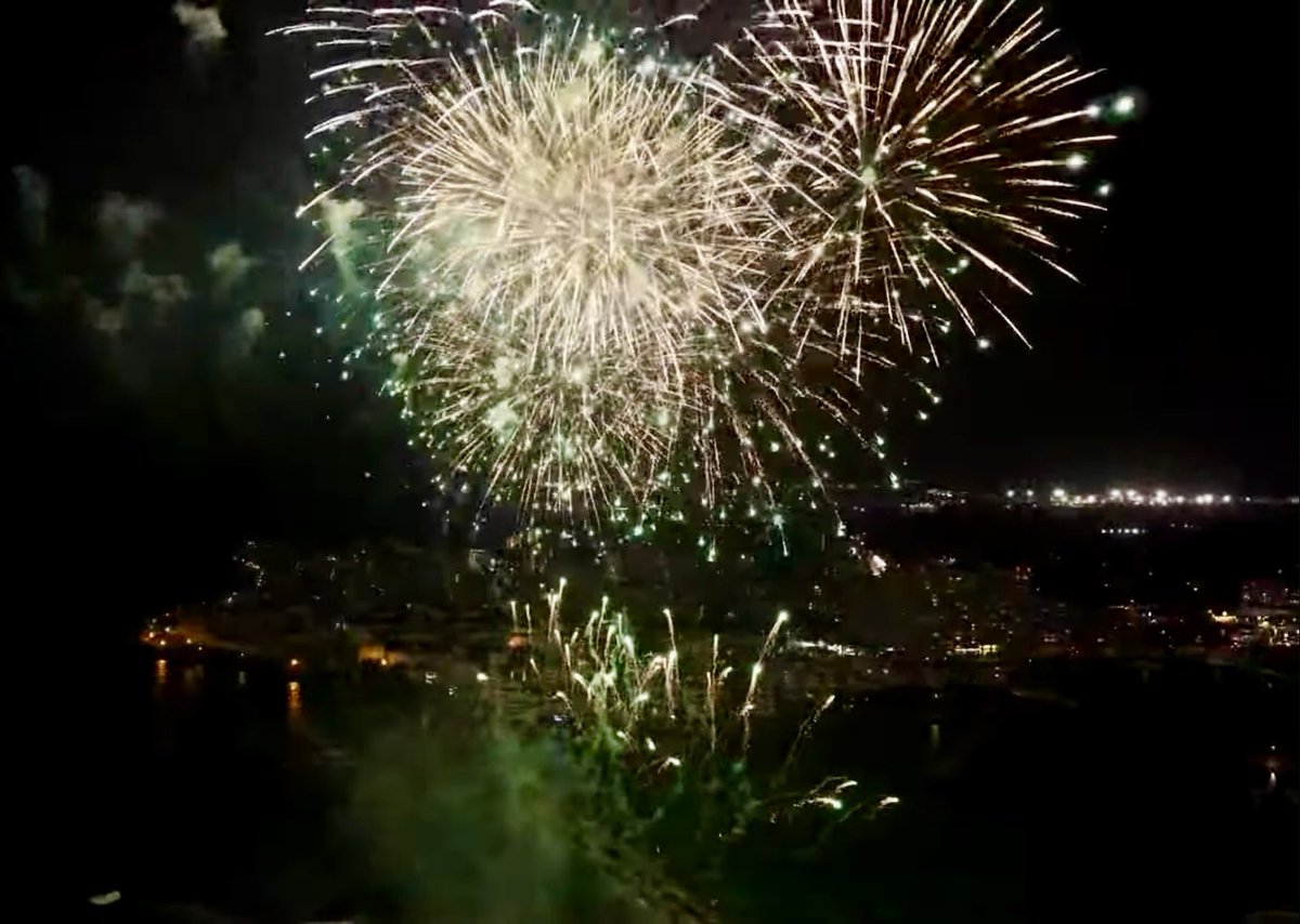 沖縄の夜景とお誕生日の花火、奨くんのための景色だと思うと胸があたたかくなる🥲💖素敵な企画ありがとうございました🎇🌈
#HAPPYSHODAY
#與那城奨を沖縄から世界へ
#祝30歳_奨くんの歌声でひらく未来
<a href="/sho_supporters/">🌺 與那城奨SUPPORTERS🌺</a>