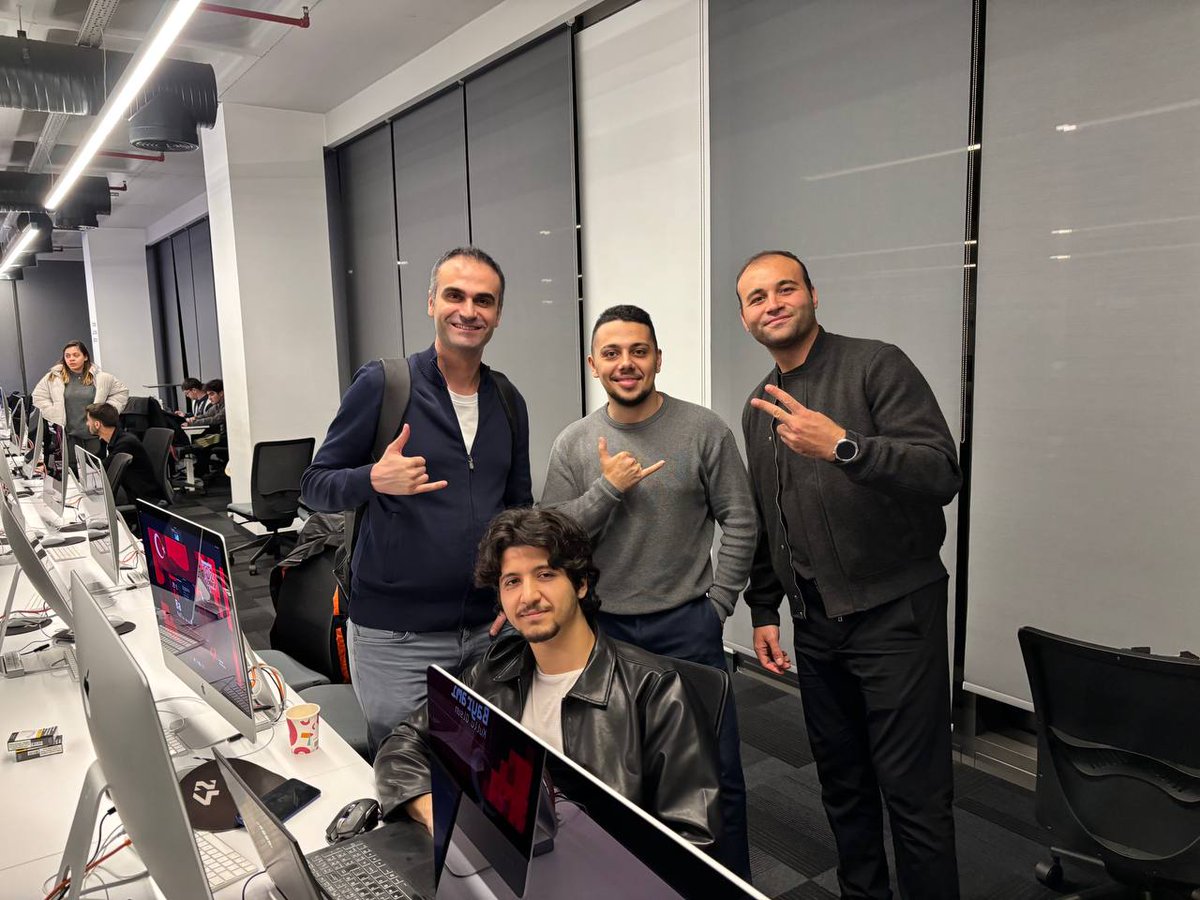 brucewsui's tweet image. Gm Gm @SuiCommunity 

There are valuable people working behind the scenes building @SuiNetwork   no drama, no chaos, just builders. glad they exist. @ercandotsui @OzBullding  

#Building #Web3Community #SuiNetwork