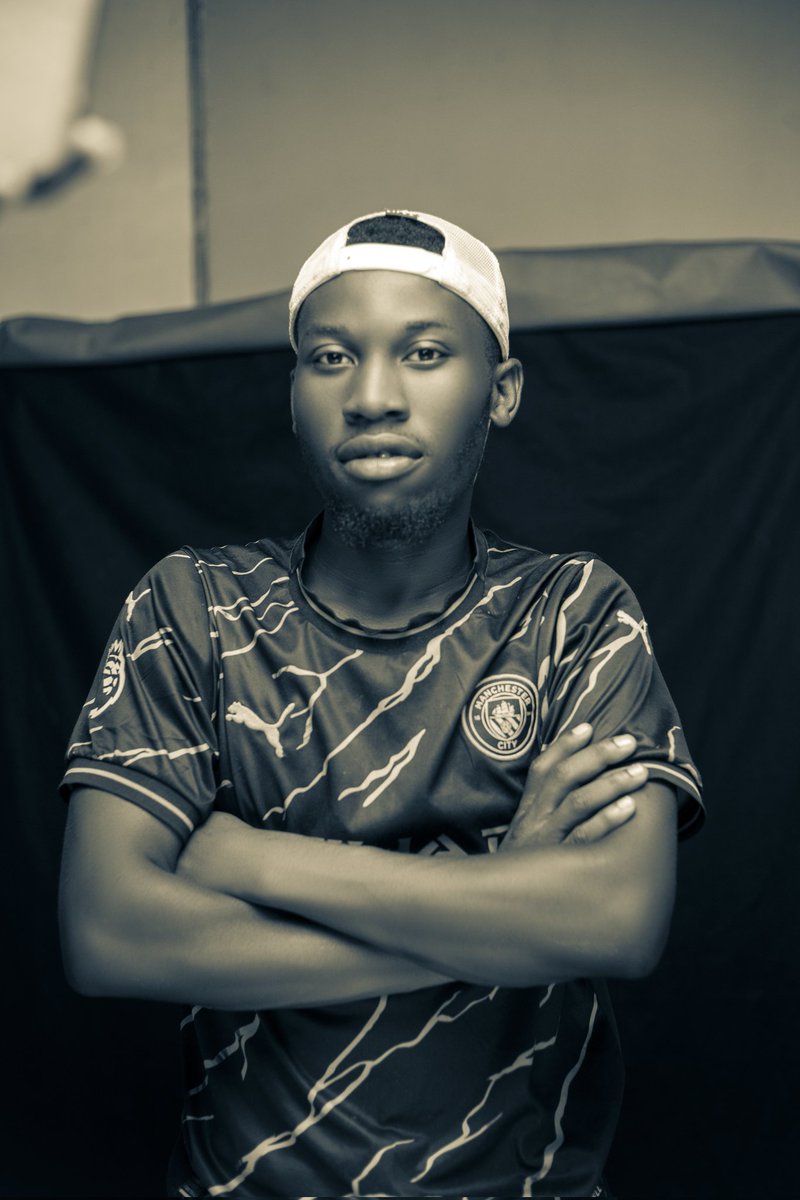 man_rays's tweet image. A picture of you in a manchester city Jersey 🤲