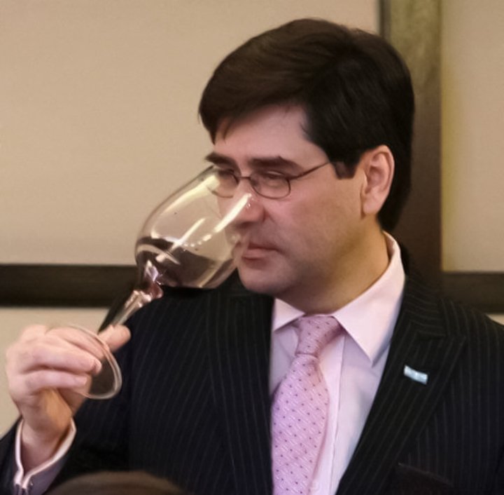 #EntrevistandoA Hablamos con Federico González Sasso, elegante y experto conocedor de vinos revistatodolochic.com/hablamos-con-f…