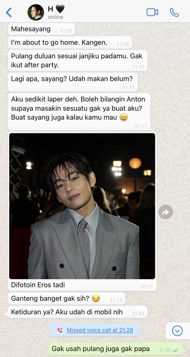 taenkooility's tweet image. #taekook two tweets
from #untamed au

Lipstick stain 💋💄

(Anton is Hyder’s private chef at Penthouse)