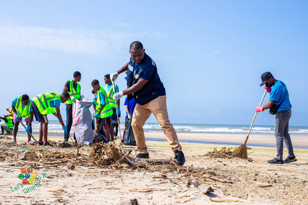 letsdoitghana's tweet image. You don’t need to change the world overnight—just your habits today.

🚮 Say no to litter.
♻️ Choose reuse.
🌱 Inspire others.

Together, we create change.

#reuse #refuse #recycle #reduce