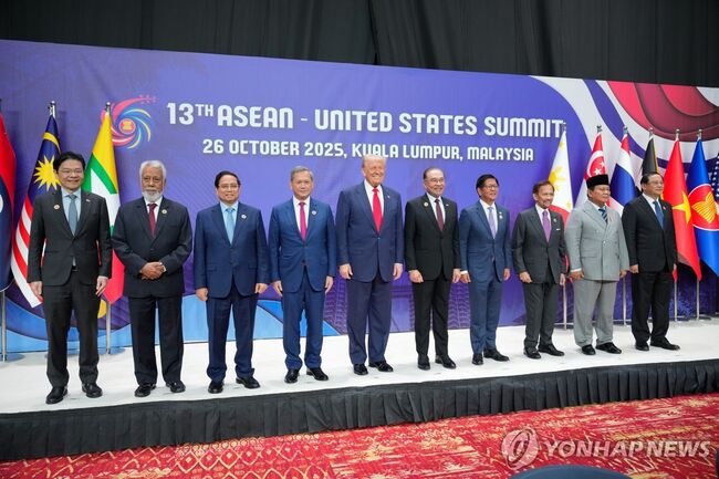 한국이 어쩌다 저기 당당히 대통령이 서지도 못하는 나라가 됐냐 
이게다이재명때문이다

가랑이는 못기겠고, 간담회는 만만하고 factfinder.tv/news/view.php?…