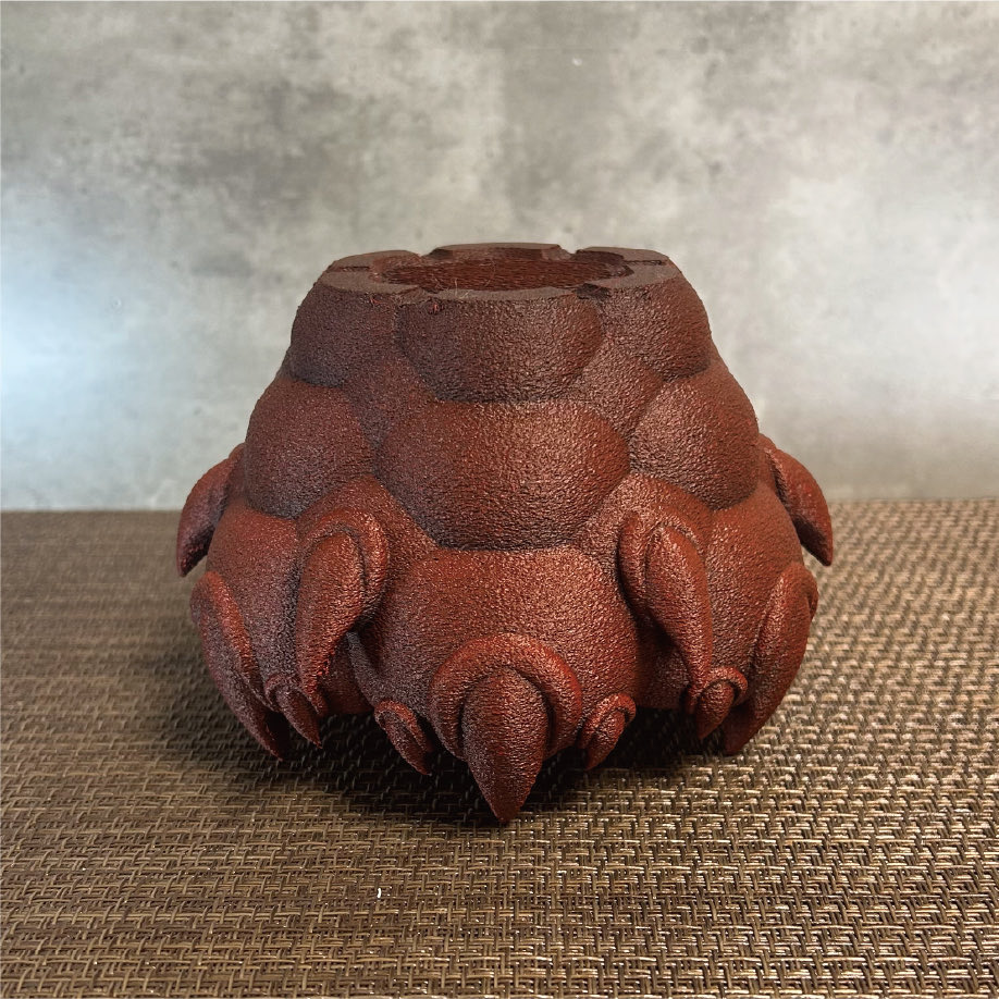 tri_stract's tweet photo. 以前に作った背の低い植木鉢に血のような塗装をしたのを思い出して新作にもトライ。 https://t.co/jdRkmUSkDq