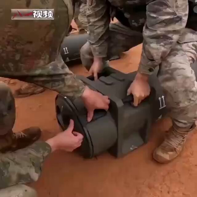 Rojava_Post's tweet image. #Chinese_soldiers train on the third-generation (HJ-12)
 portable anti-tank missile.
This is the most advanced of its kind.
#Rojava_Post