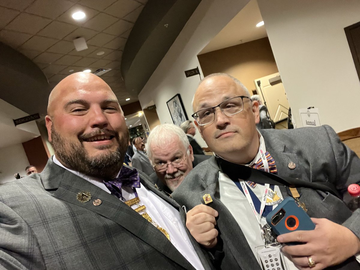 The Chad Kopenski at Grand Lodge with a photobomb by Bob Long 😆! Hear Jim &amp; Chad talk all things Masonic on Episode 121: Freemasonry &amp; Connections
TravelingManPodcast.com
#Freemasonry #Podcast #TravelingMan