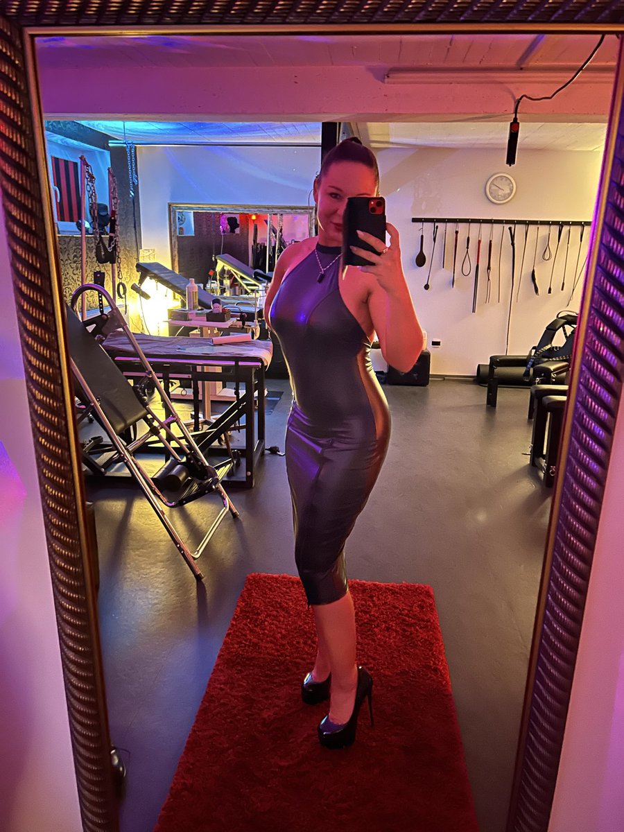 Heute kann es regnen 
Stürmen oder schneien 
Drinnen scheint die Sonne 
Deshalb kommst du zu mir rein!

Ab heute bis Mittwoch <a href="/Studio_Nordic_/">Studio Nordic</a> 

<a href="/dominasclub/">DominasClub (official)</a> <a href="/Dominazone/">Dominazone</a> <a href="/dommes_rt/">dommesRt</a>