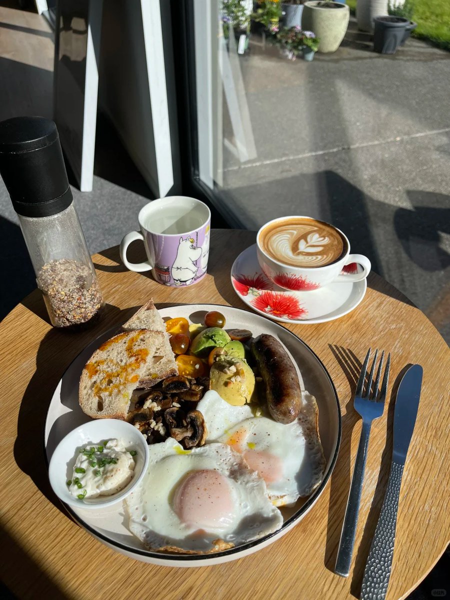 Rodgersago's tweet image. Catching those golden rays with the ultimate breakfast spread. Good food, good coffee, perfect morning. ✨🍳☕️