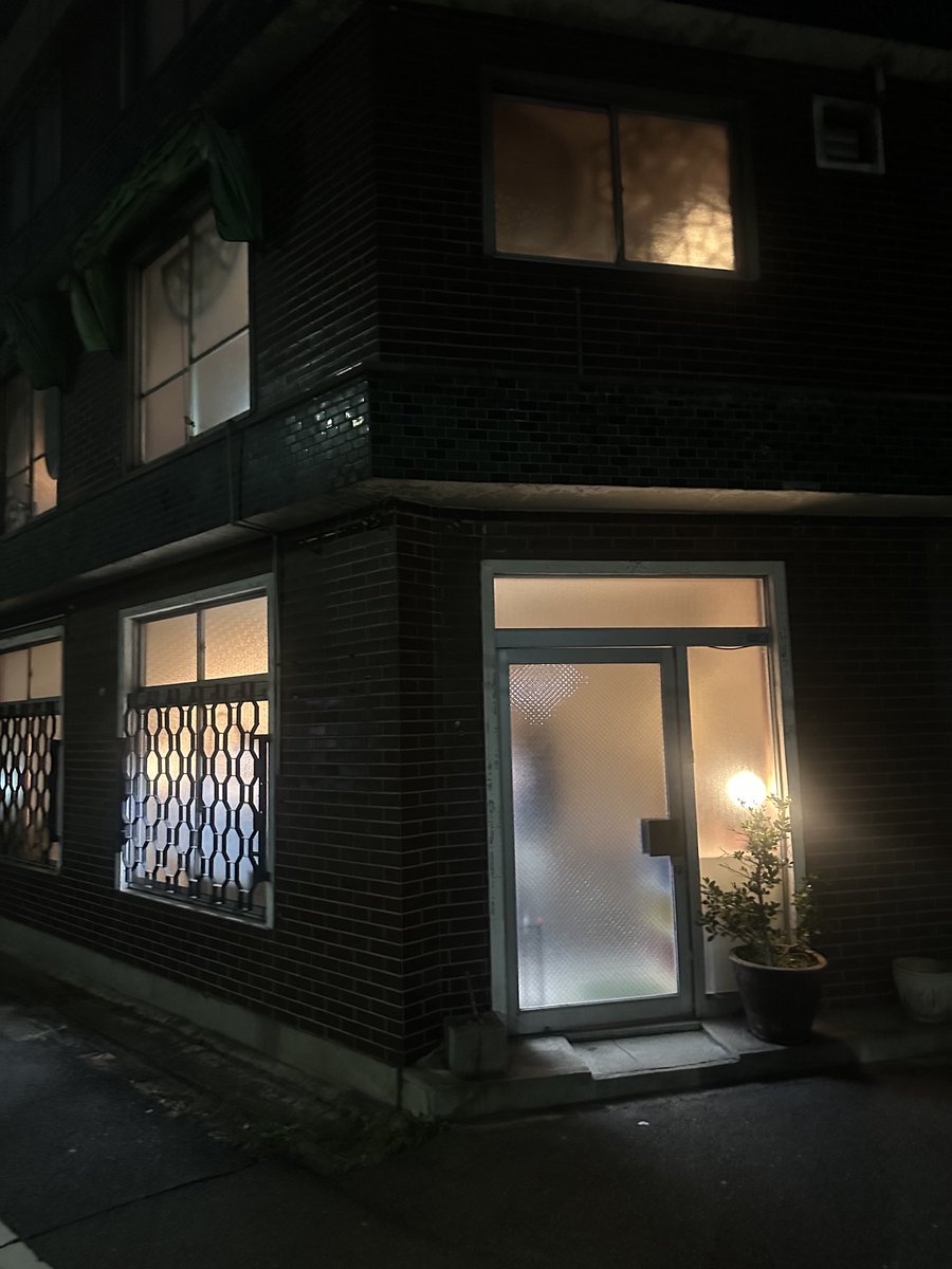 Mizumizmiz's tweet image. 11/2日曜日
大阪の四三館でソロ演奏やります！
本山フミオさんと七円体と！
あと2人ぐらい入れるそうです！
予約の仕方わからない人いたら僕に言ってください！