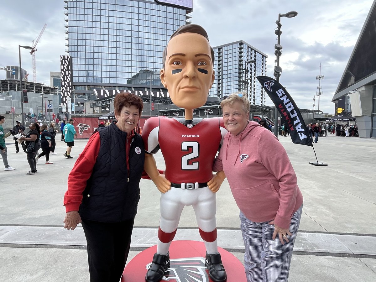 Grandma’s 1st NFL game!

So incredibly thankful for the love and support from family this season🖤

#RiseUp