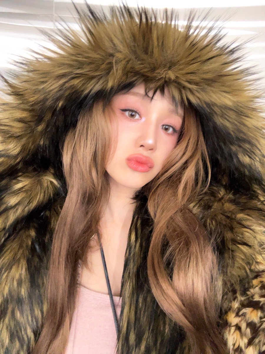 Pjharita's tweet image. A little sugar, a little spice — that’s the vibe. Sweet pink or wild fur? depends on the mood.