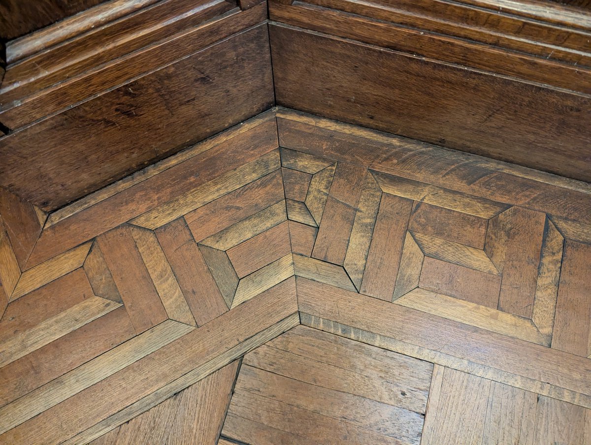 原田産業の2階の寄木張り、鈍角にこだわりを感じて良かった
#イケフェス大阪2025