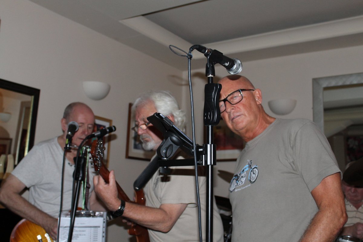 Pieces in November 2015

The Beaufort Arms, Crickhowell

#Crickhowell
#Music #photooftheday #rhythmandblues #60s #BirthtoReunionandBeyond

<a href="/JWPReardon/">John</a>
<a href="/vixmix144/">Victor Johnson</a>