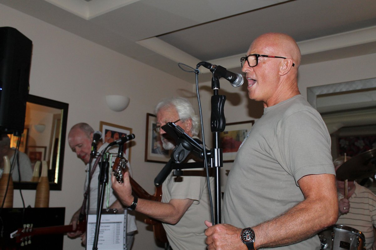 Pieces in November 2015

The Beaufort Arms, Crickhowell

#Crickhowell
#Music #photooftheday #rhythmandblues #60s #BirthtoReunionandBeyond

<a href="/JWPReardon/">John</a>
<a href="/vixmix144/">Victor Johnson</a>
