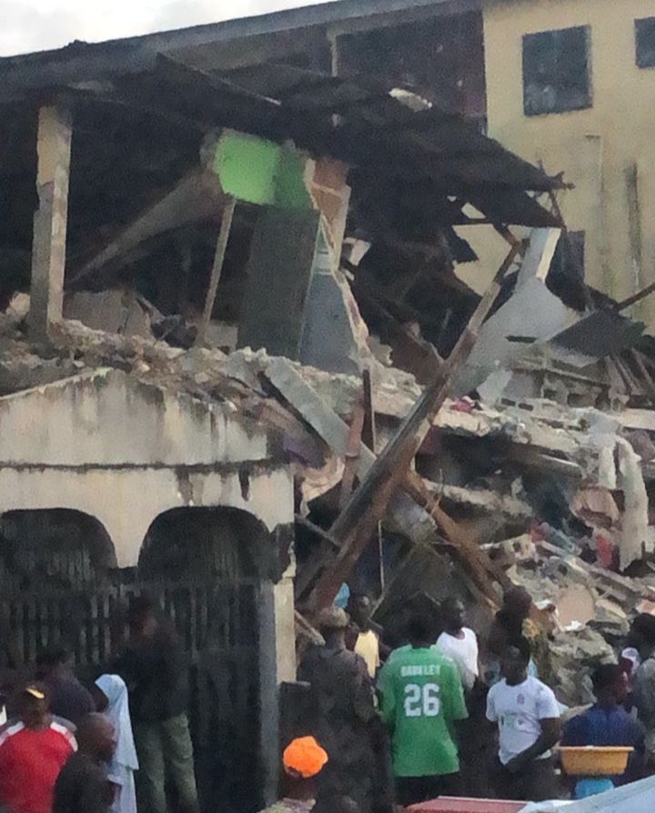 Please retweet and tag emergency agencies!
A 2-storey building collapsed this morning at Oyingbo, Lagos state and people are reportedly trapped inside.
<a href="/LagosRescue/">Lagos State Fire and Rescue Service</a> <a href="/lasemasocial/">LRU #Call112</a> <a href="/lasambus/">LASAMBUS</a>