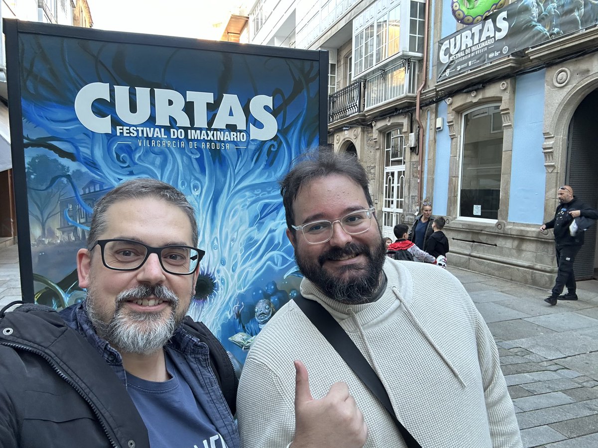 ACastroFilms's tweet photo. Grazas @CurtasAC - Festival do Imaxinario de Vilagarcía por tan boa organización, a todas as persoas asistentes que pasaron do furbol, a @dasilvakiko por vir charlar connosco e a @metropol_comics por ter ao final exemplares dabondo para todes :) https://t.co/Ew16RzqcBy