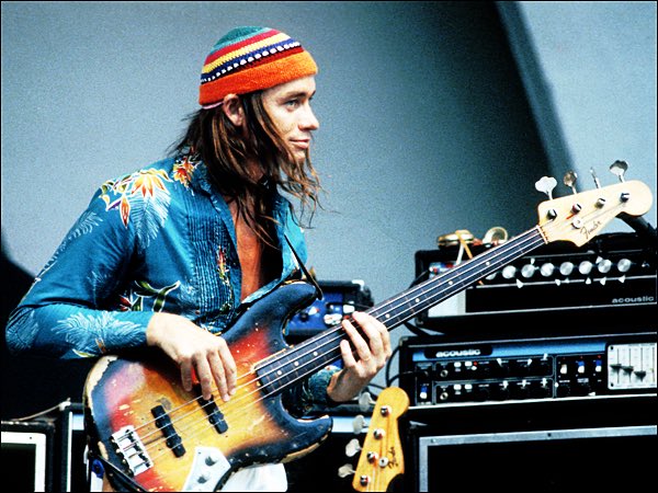 ジャズベやプレベ、普通に使える状態のパッシブのベースを家で眠らせてる方

使ってないから使ってていいよって方

もしいたら貸してもらいたいです🙇‍♂️