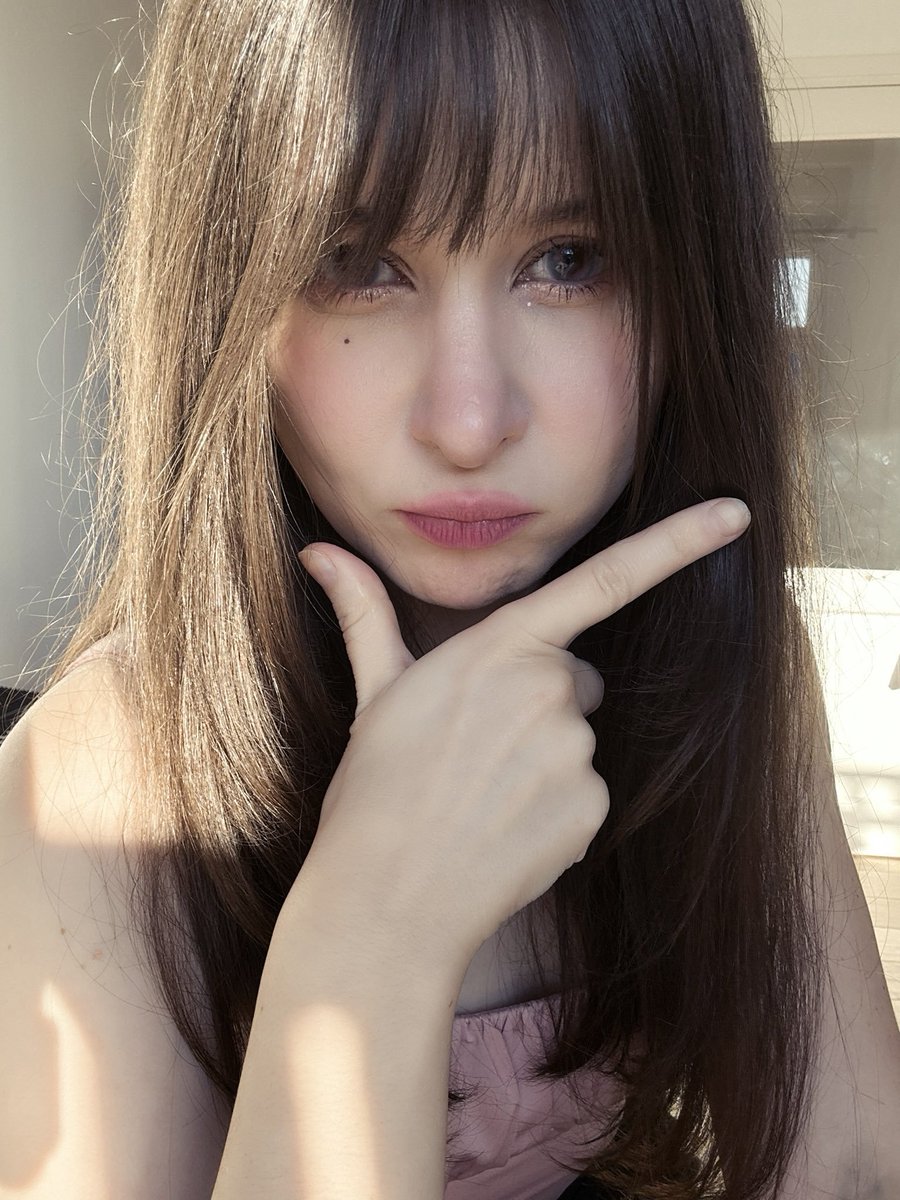 yuliexe's tweet image. chat, bangs or no bangs?