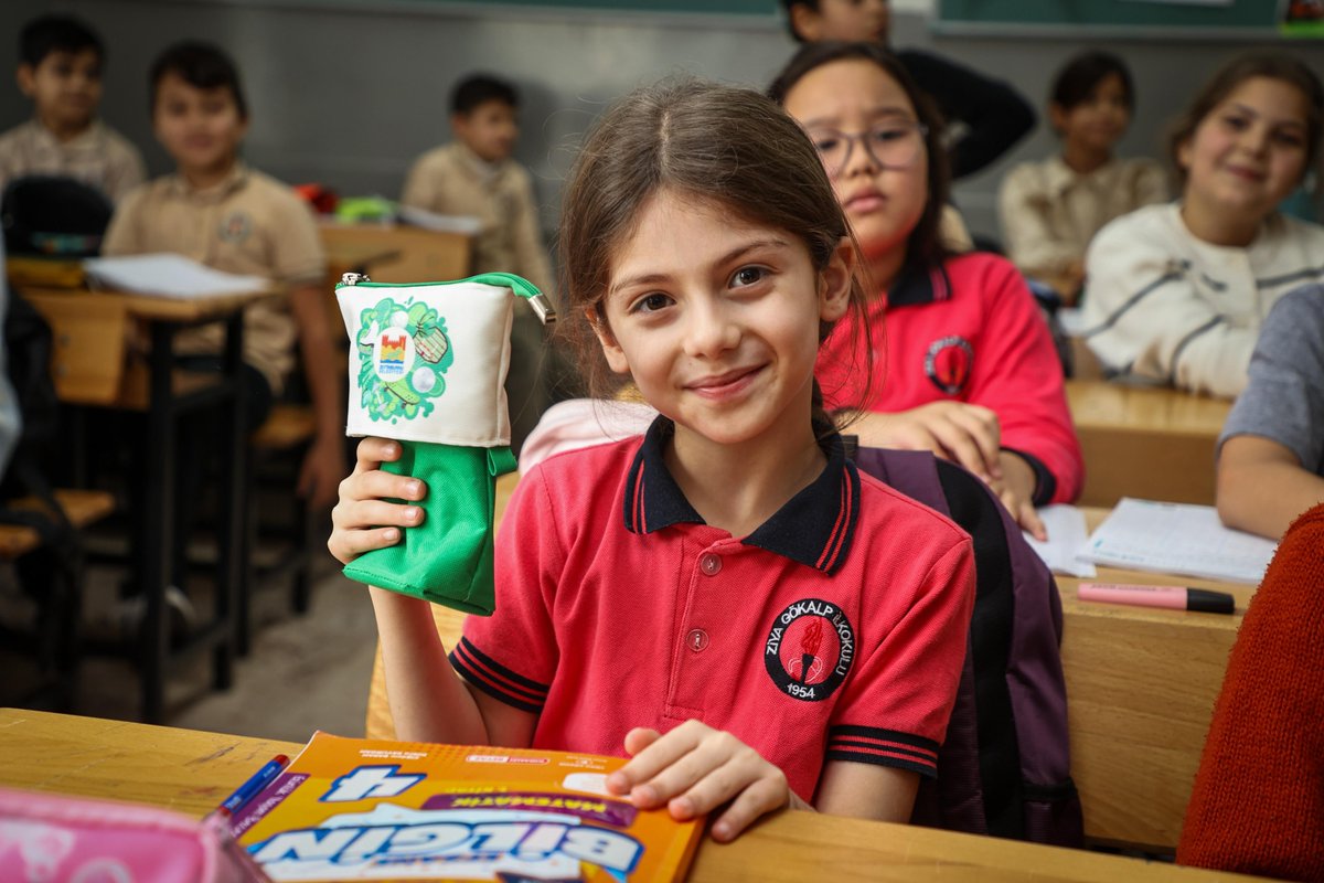 Okula gittim, bu arkadaşları gördüm, diş macunu ve diş fırçası dağıttım.

İdeal bir pazartesi günü.

📍Ziya Gökalp İlkokulu