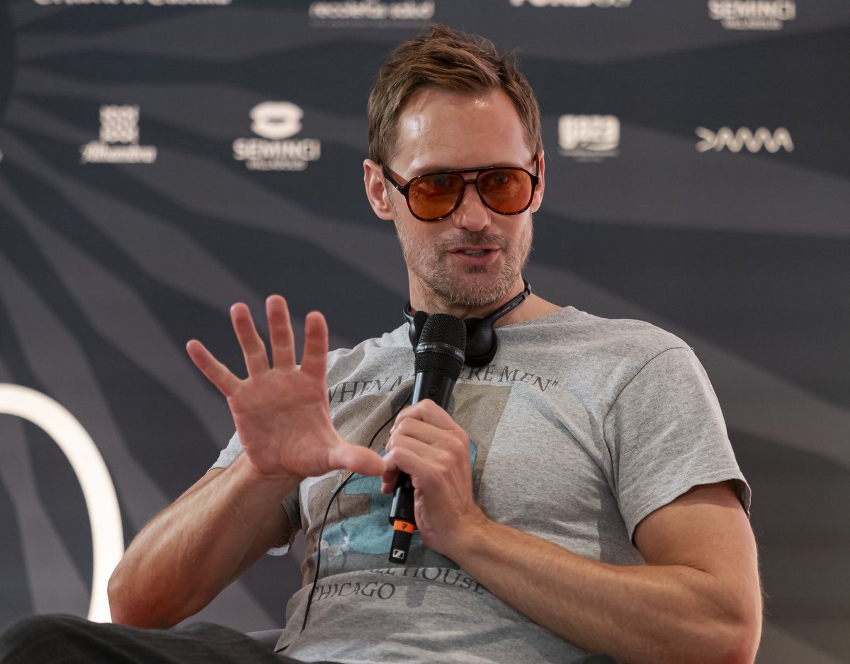 ✨¡No nos podemos creer todo lo que hemos vivido estos dos días! 

💋Alexeander Skarsgård ha llegado a esta #70Seminci y ha creado una gran expectación entre nuestros semanistas.

🫣Junto al director de ‘Pillion’, Harry Lighton, el intérprete presentó ayer ante un Teatro Calderón