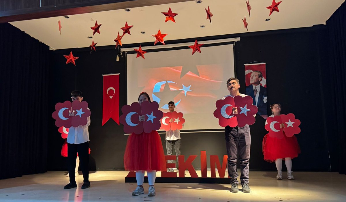 Zorluisokulu's tweet photo. 🇹🇷 29 Ekim Cumhuriyet Bayramımız kutlu olsun!
Atatürk’ün “En büyük eserim” diyerek bizlere emanet ettiği Cumhuriyetimizi, aklın ve bilimin ışığında sonsuza dek yaşatacağız.
Ne mutlu Cumhuriyet’in çocuklarına! 💫 @MebOrgm @bursailmem16 @yildirimilcemem
#CumhuriyetBayramı #29Ekim https://t.co/hQbm8Q9w7w