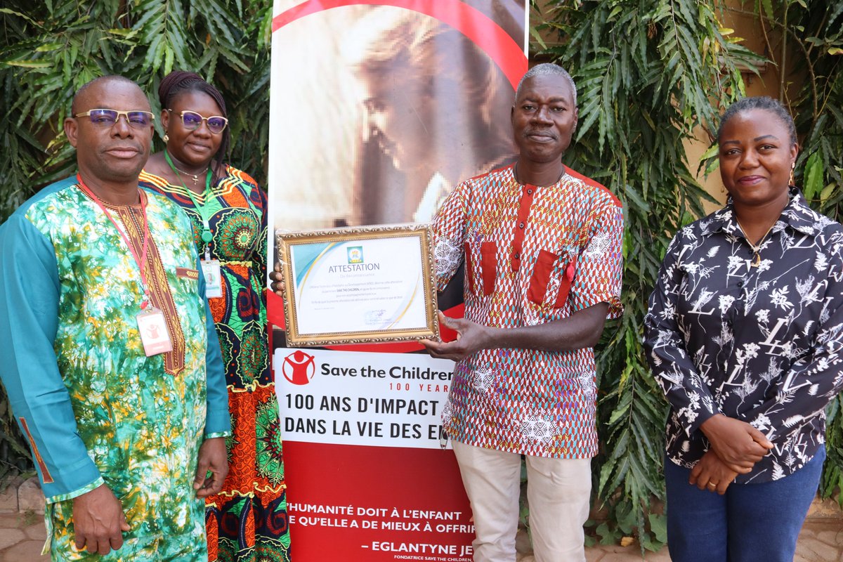 SaveChildrenBF's tweet image. ATAD a remis une attestation de reconnaissance à @SaveChildrenBF  pour son appui aux actions menées en faveur des communautés vulnérables depuis 2012.
Cette distinction témoigne d’un partenariat solide au service du bien-être des enfants.
#SaveTheChildren #ATAD #BurkinaFaso