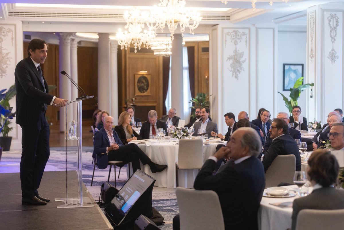 FConexus's tweet image. España puede consolidarse como hub tecnológico y de innovación, atrayendo inversión y talento. Según Paco Salcedo, presidente de @MicrosoftES la IA podría aportar hasta 100 mil millones de euros adicionales al PIB español y generar cerca de 200.000 empleos antes de 2030.