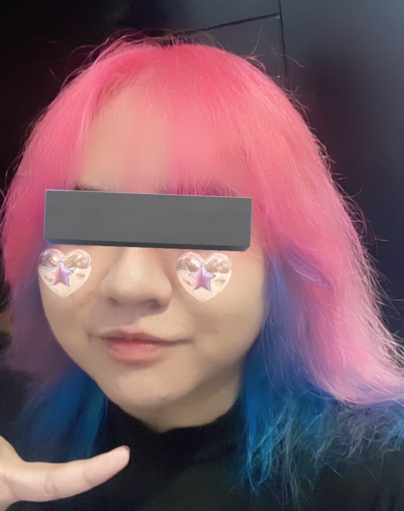 Bukan cuma OCnya, tapi akunya sekalian rambutnya pink 💗